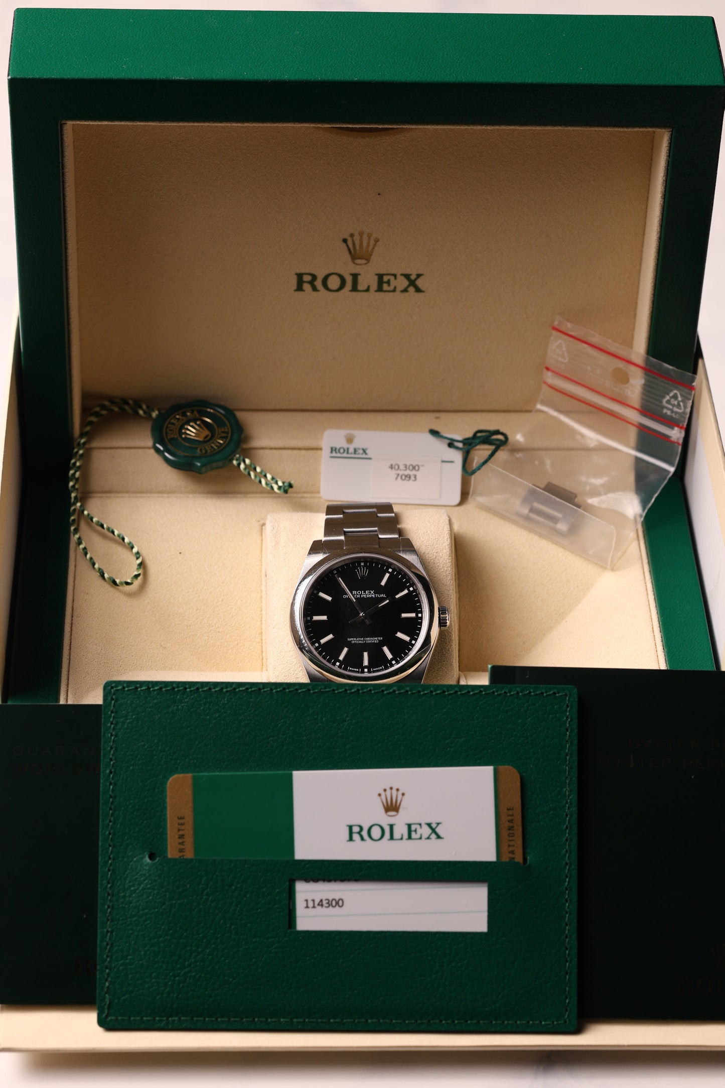 Rolex Oyster Perpetual 39 mm 114300